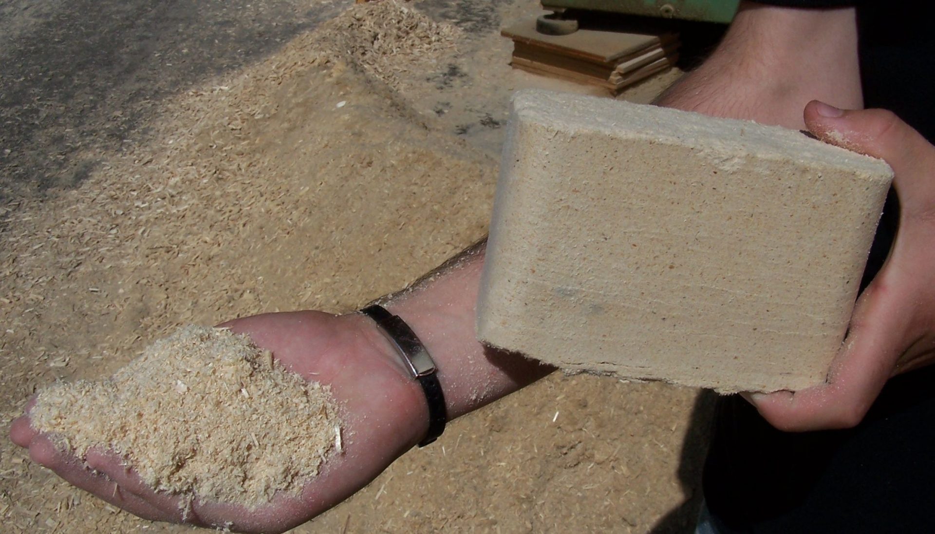 sawdust to briquette